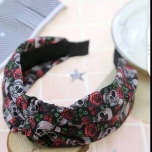 ✨3 FOR $28✨🆕 💀SKULL AND ROSES KINOTTED HEADBAND